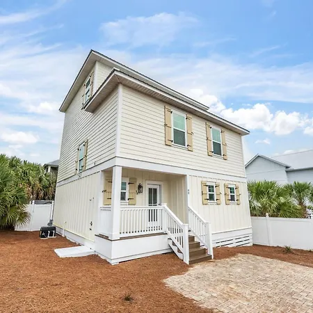 Beach House With Private Pool & 14 Bikes Included!